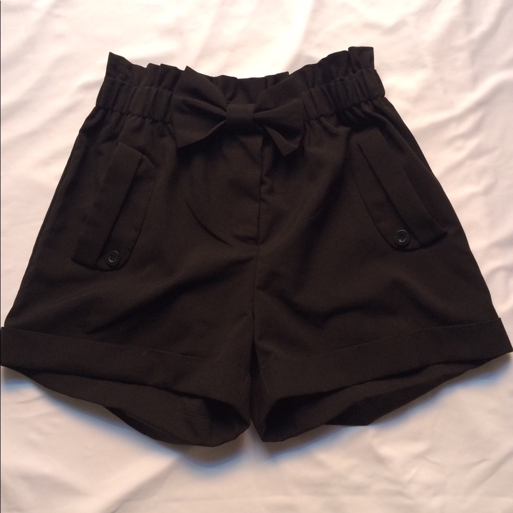 Ellison black shorts with bow
